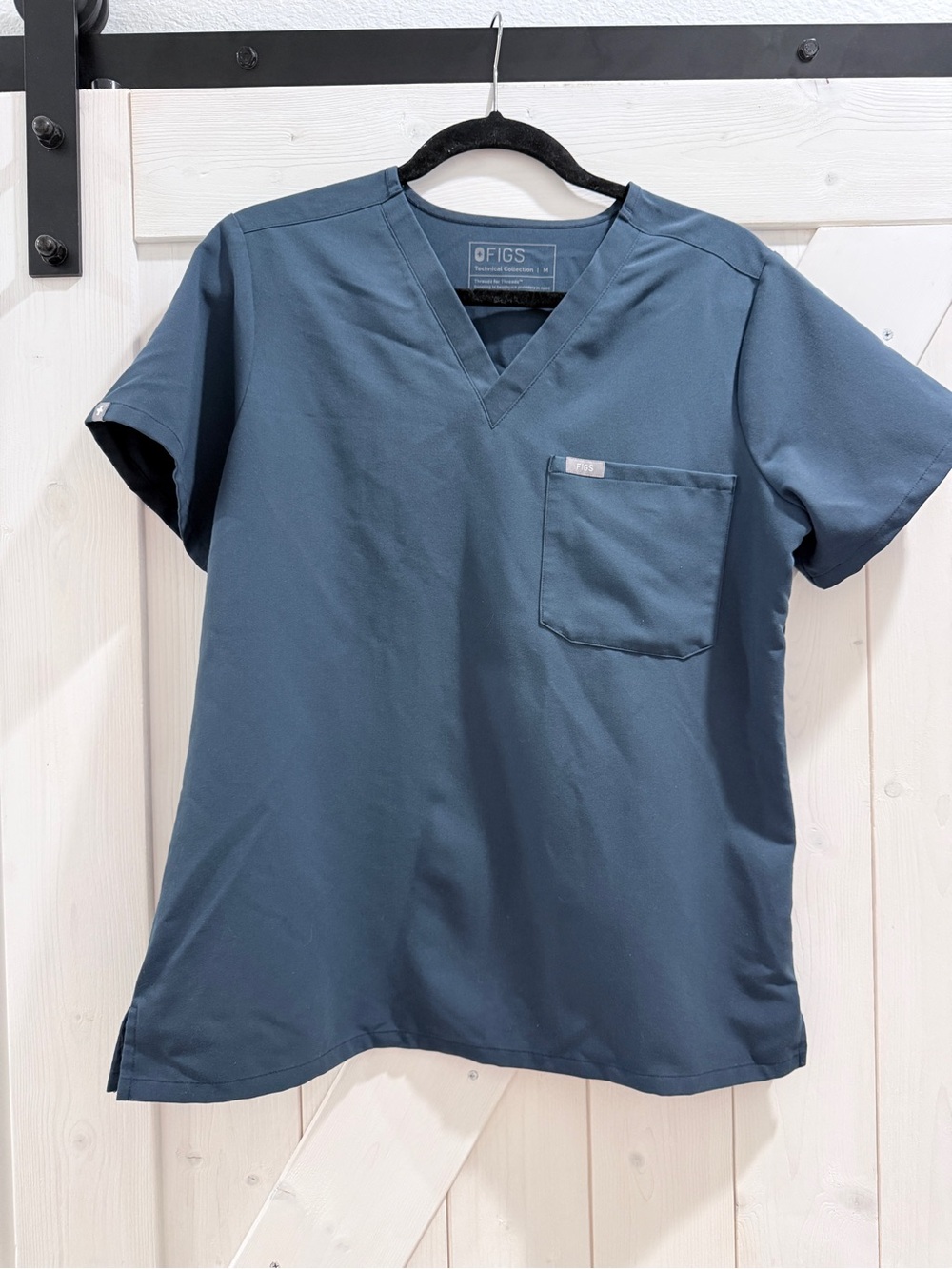 FIGS Women’s V-Neck Scrub Top - Slate Blue